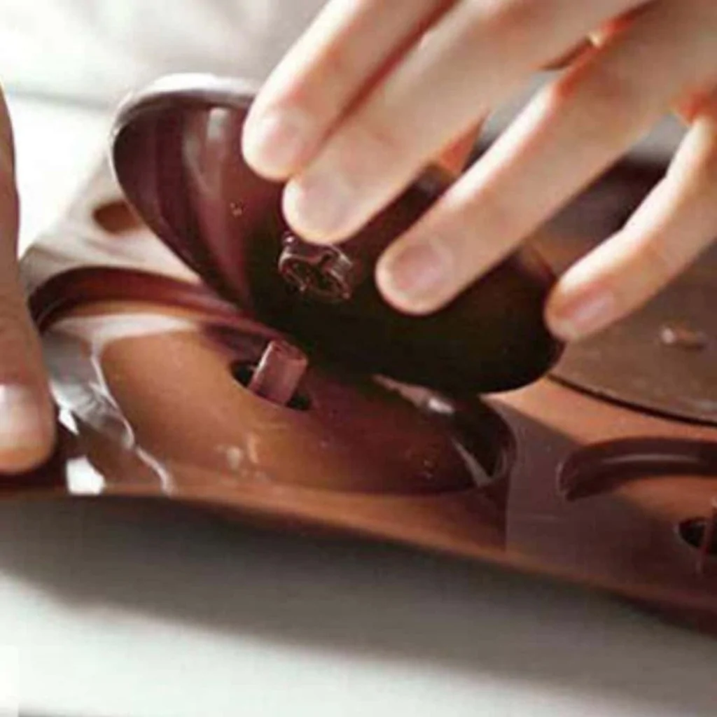 Stampo Uova di Pasqua Cioccolato 3D Egg Choc SILIKOMART