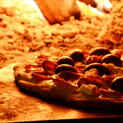 Celebriamo il World Pizza Day con Detertecnica: Gli Strumenti Perfetti per Creare Capolavori Pizzeria