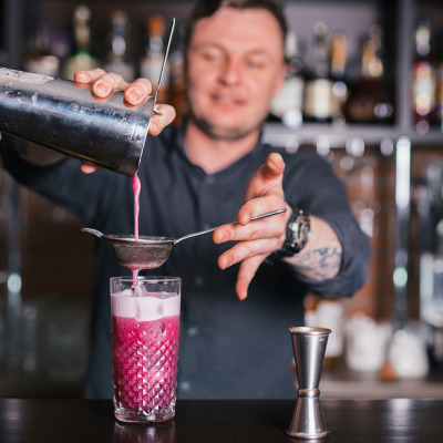 World Bartender Day: Celebriamo l'arte del cocktail