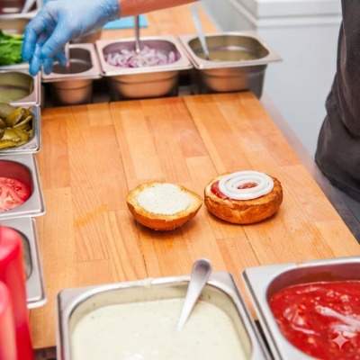 Bacinelle gastronorm: guida ai formati e ai materiali per la cucina professionale